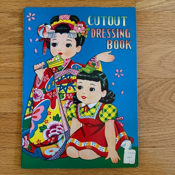 Vintage Japanese Cutout Dressing Book Paper Dolls Made in Japan - Picture 1 of 16